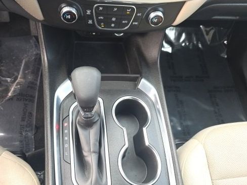 Used 2022 Chevrolet Traverse LS image 20