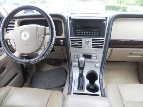 Used 2005 Lincoln Aviator AWD image 19