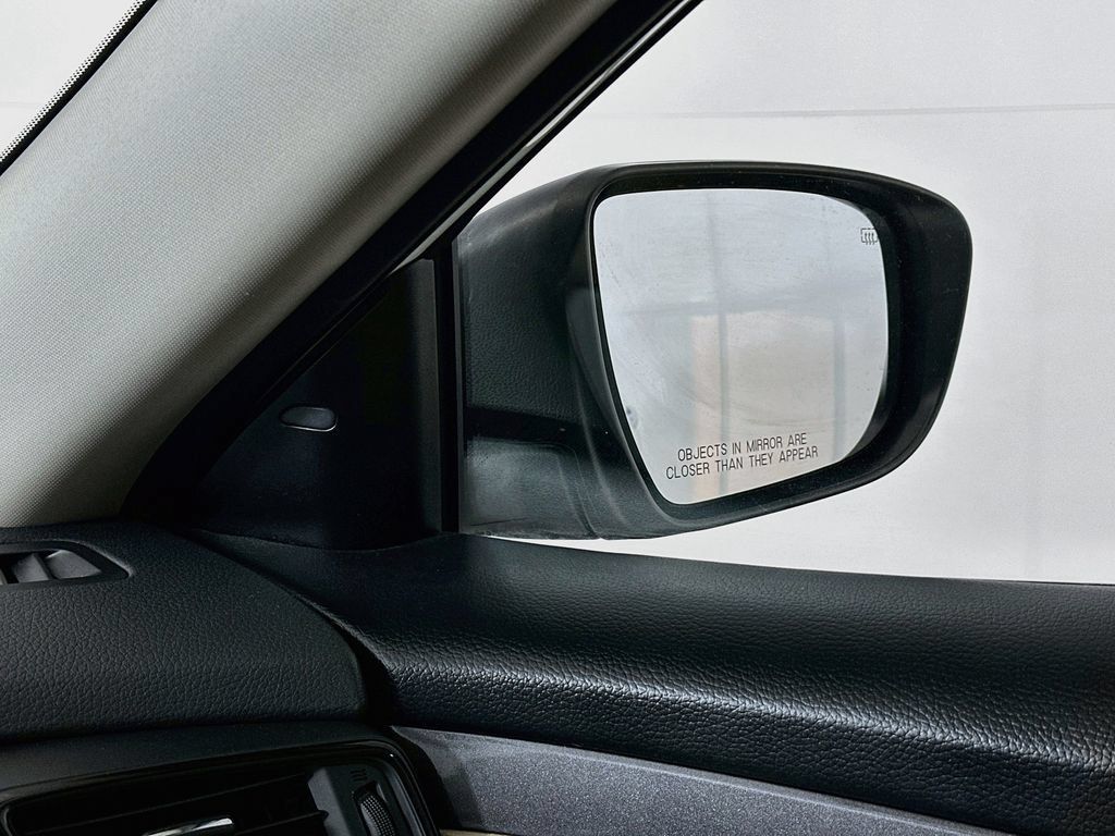 Used 2020 Nissan Rogue SV AWD/4WD image 25