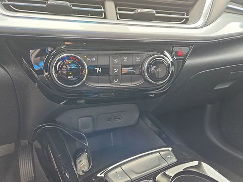 Used 2024 Chevrolet Trax LT image 21