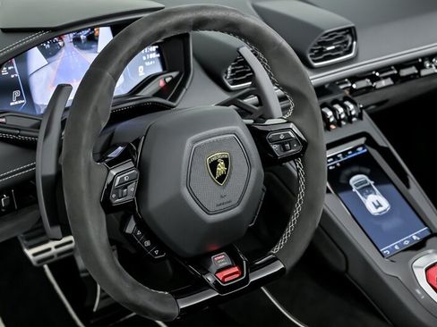 Used 2022 Lamborghini Huracan EVO RWD image 21