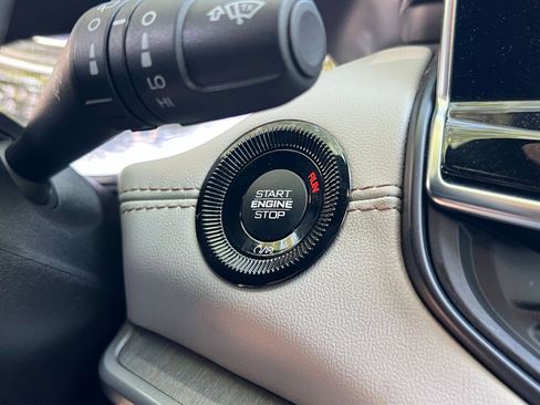 Used 2025 Jeep Compass Limited image 23