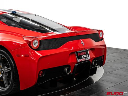 Used 2015 Ferrari 458 Speciale Coupe RWD image 19