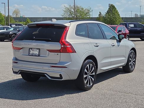 Used 2025 Volvo XC60 B5 Plus AWD/4WD image 5
