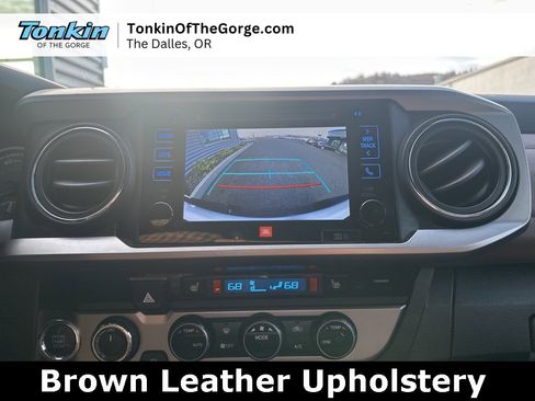 Used 2016 Toyota Tacoma Limited image 23