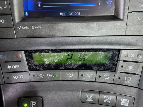 Used 2014 Toyota Prius Four image 23