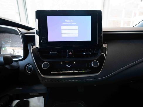 Used 2024 Toyota Corolla SE w/ SE Package image 17