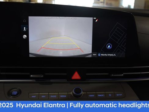 Used 2025 Hyundai Elantra Limited FWD image 19