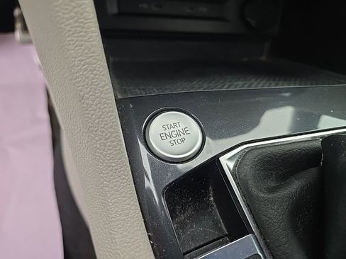 Used 2022 Volkswagen Tiguan SEL R-Line image 24