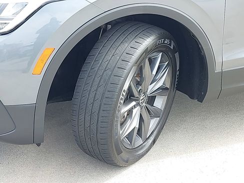 Used 2022 Volkswagen Tiguan SE image 34