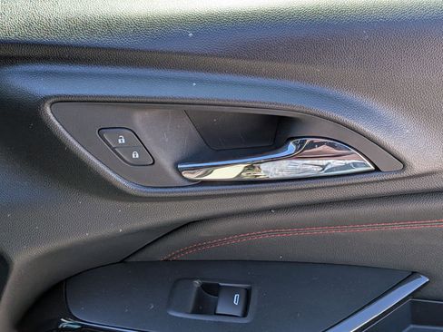 Used 2024 Chevrolet Trax RS w/ Sunroof Package image 32