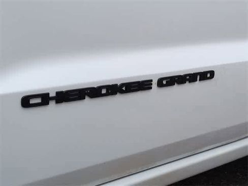 Used 2020 Jeep Grand Cherokee Altitude image 13