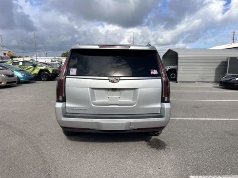 Used 2018 Cadillac Escalade Premium Luxury AWD/4WD image 4