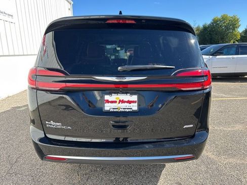 Used 2026 Chrysler Pacifica Pinnacle image 8