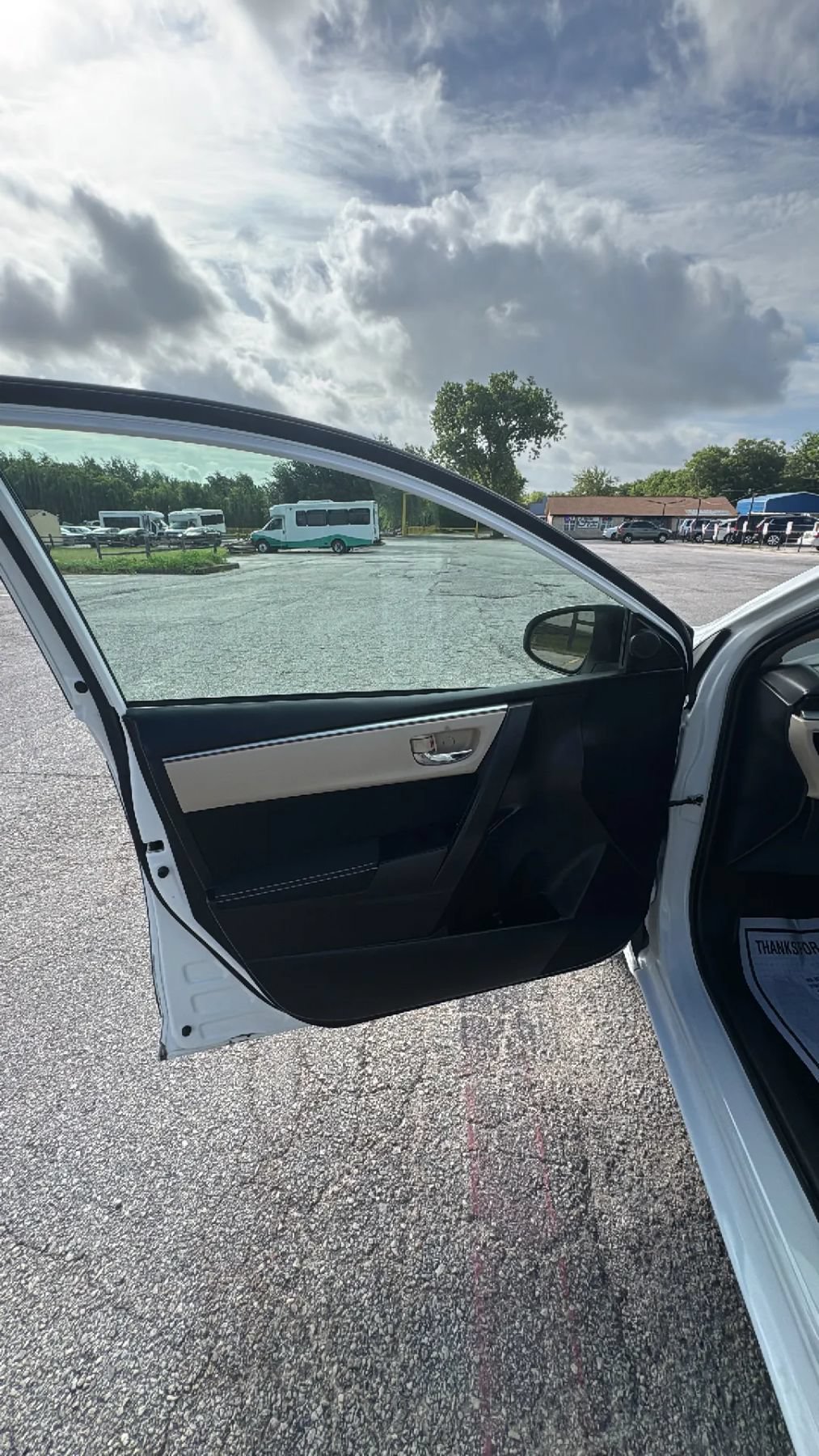 Used 2015 Toyota Corolla LE FWD image 14