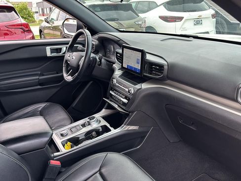 Used 2020 Ford Explorer XLT w/ Equipment Group 202A AWD/4WD image 24