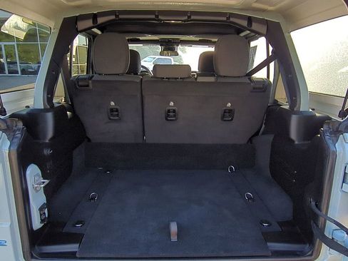 Used 2024 Jeep Wrangler Unlimited Sahara image 13