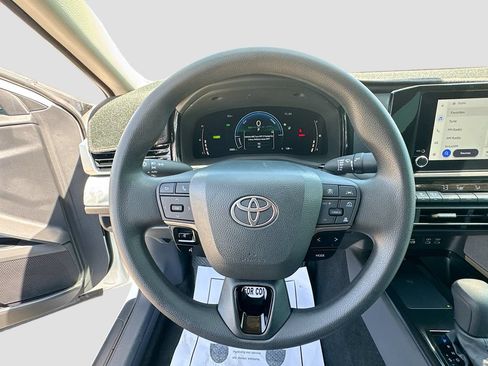 Used 2025 Toyota Camry LE FWD image 11
