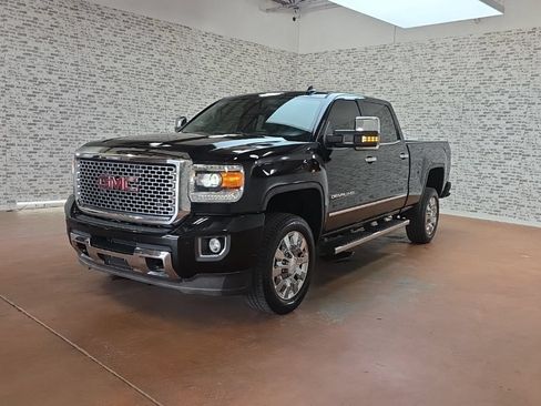Used 2017 GMC Sierra 2500 Denali AWD/4WD image 3