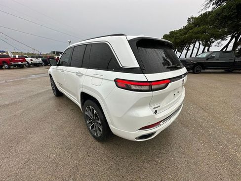 Used 2022 Jeep Grand Cherokee Overland w/ Adv Protech Group III AWD/4WD image 8