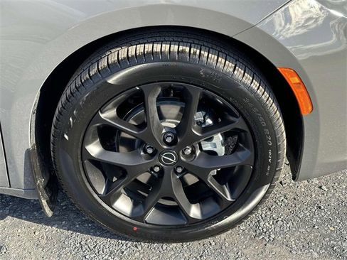 New 2025 Chrysler Pacifica Limited w/ Uconnect Theater Family Group image 27