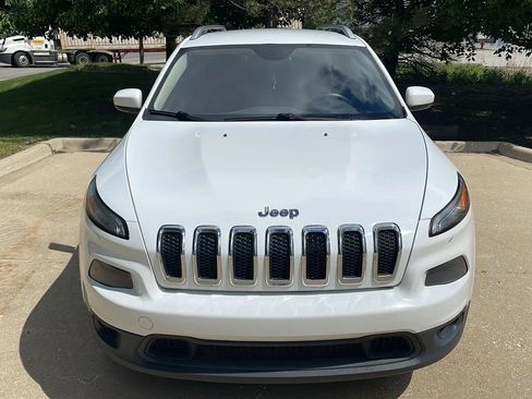Used 2014 Jeep Cherokee Latitude w/ Comfort/Convenience Group FWD image 3