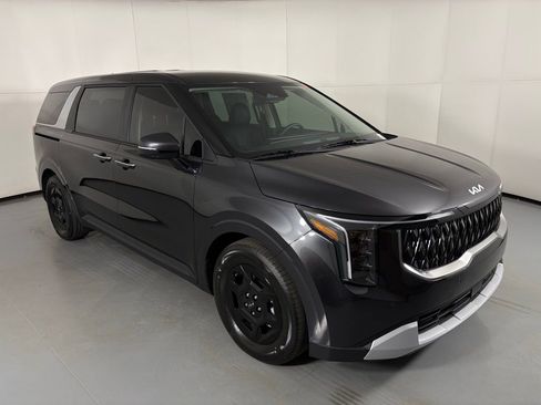 New 2026 Kia Carnival FWD image 2