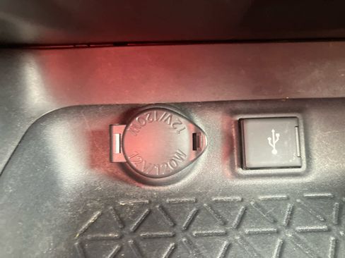Used 2022 Toyota RAV4 LE AWD/4WD image 25