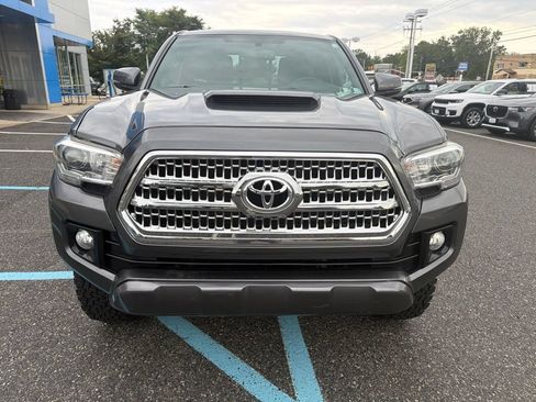 Used 2016 Toyota Tacoma TRD Sport w/ Towing Package AWD/4WD image 3