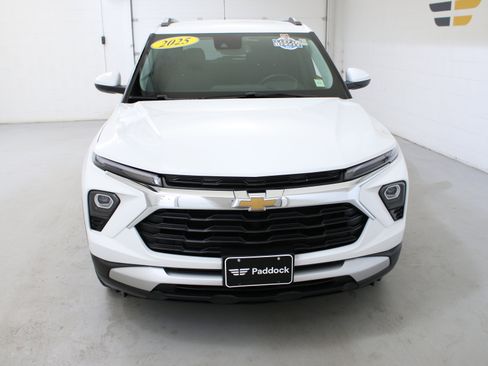 Used 2025 Chevrolet TrailBlazer LT w/ Convenience Package AWD/4WD image 2