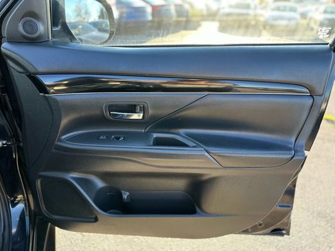 Used 2019 Mitsubishi Outlander SE image 23