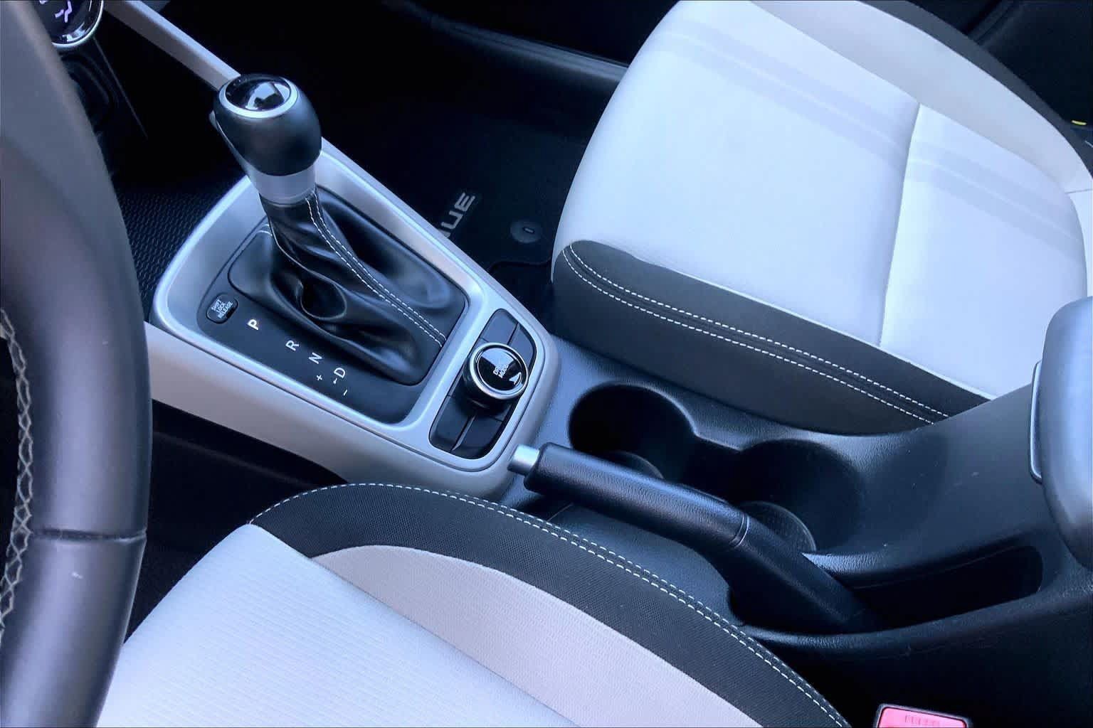 Certified 2025 Hyundai Venue SEL FWD image 16