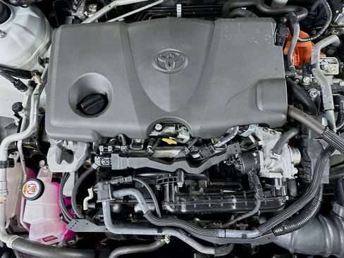 Used 2025 Toyota Camry SE FWD image 31