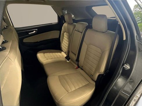 Used 2019 Ford Edge SEL image 22