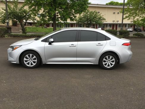 Used 2023 Toyota Corolla LE FWD image 3