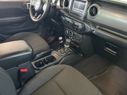 Used 2023 Jeep Gladiator Sport AWD/4WD image 15