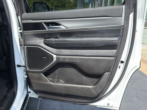Used 2025 Jeep Wagoneer Series II AWD/4WD image 34