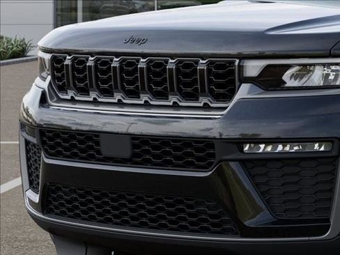 New 2026 Jeep Grand Cherokee Limited w/ Limited Altitude Package RWD image 11