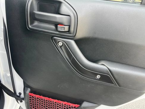 Used 2018 Jeep Wrangler Unlimited Rubicon AWD/4WD image 24