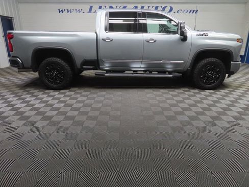 Used 2024 Chevrolet Silverado 2500 High Country AWD/4WD image 2