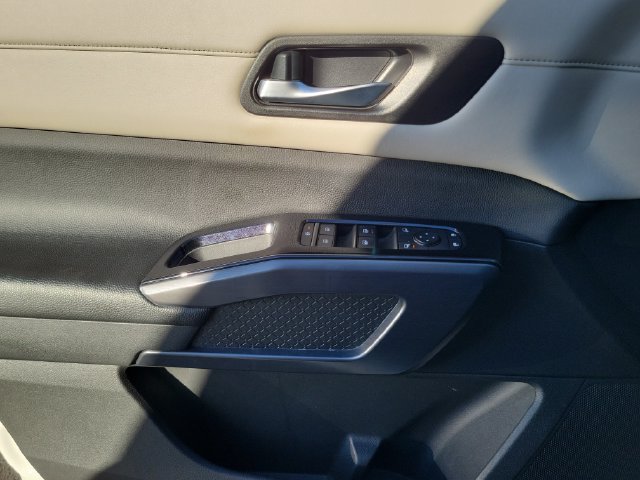 Used 2023 Nissan Pathfinder SL w/ Lighting Package (N92) FWD image 8