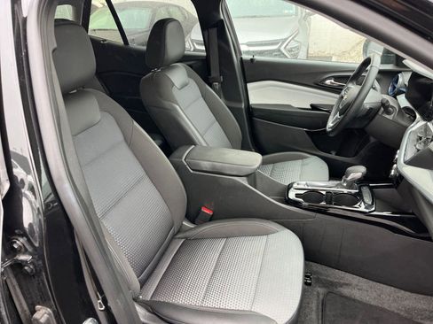 Used 2025 Chevrolet Trax LT w/ LT Convenience Package image 35