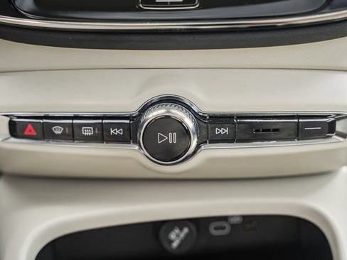 Certified 2023 Volvo XC40 B5 Ultimate w/ Protection Package Premier AWD/4WD image 26