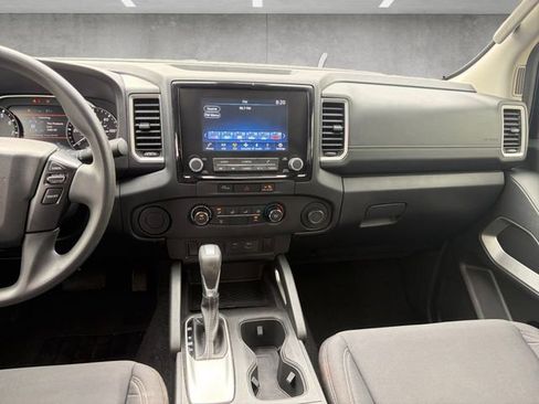 Used 2023 Nissan Frontier SV w/ Tow Package RWD image 3