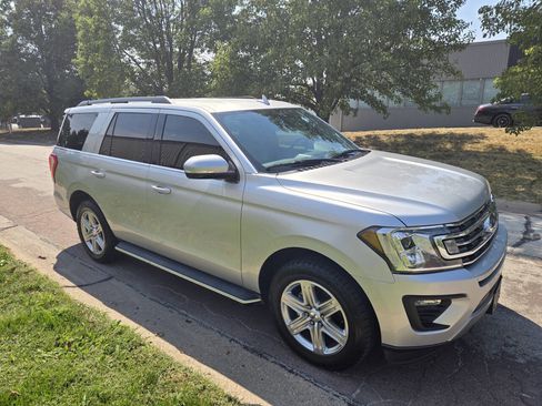 Used 2019 Ford Expedition XLT w/ Equipment Group 202A image 4