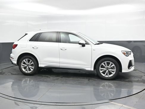 Used 2023 Audi Q3 2.0T Premium image 3