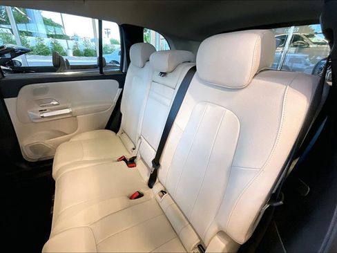 Used 2026 Mercedes-Benz GLB 250 4MATIC image 15