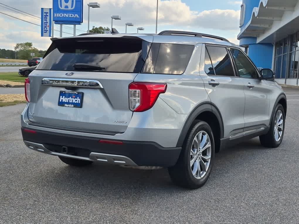 Used 2024 Ford Explorer XLT w/ Equipment Group 202A AWD/4WD image 4