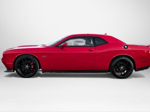 Used 2015 Dodge Challenger SRT w/ Technology Group image 9