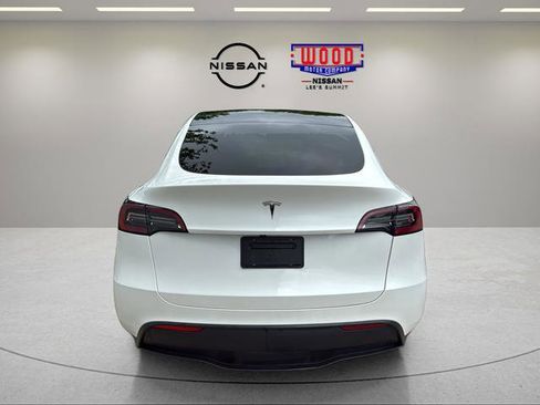 Used 2024 Tesla Model Y 2WD image 3